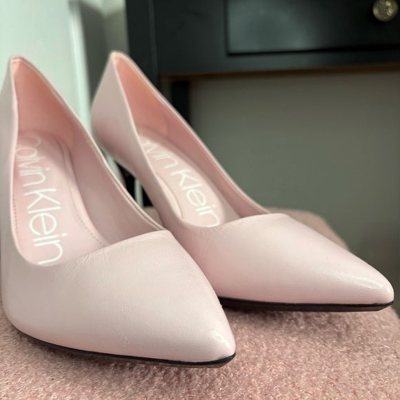 Calvin Klein Gayle pumps in baby pink - Picture 2 of 5